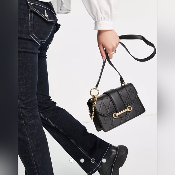 TOPSHOP Quilt Crossbody Bag in Black - Picture 1 of 8